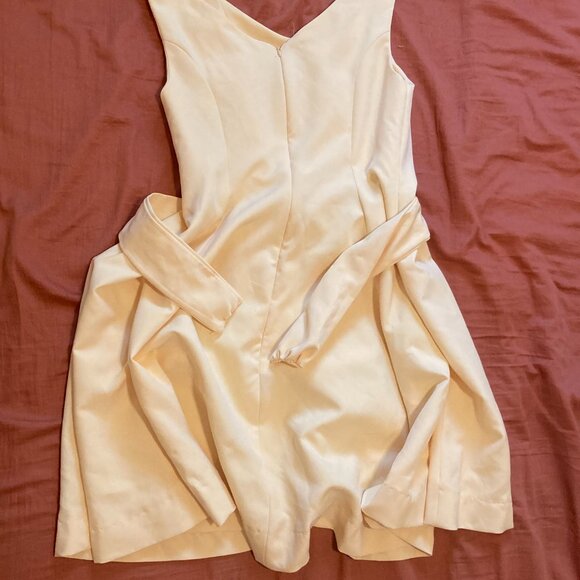 Yellow dress - Picture 5 of 8